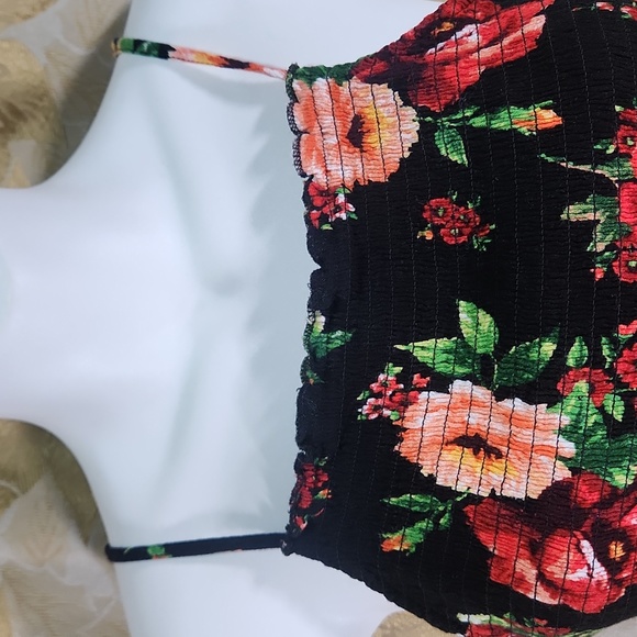 AMBIANCE Crop Top - Picture 3 of 5